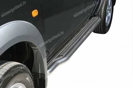 MISUTONIDA SĀNU SLIEKŠŅI AR PLATFORMU MITSUBISHI L200